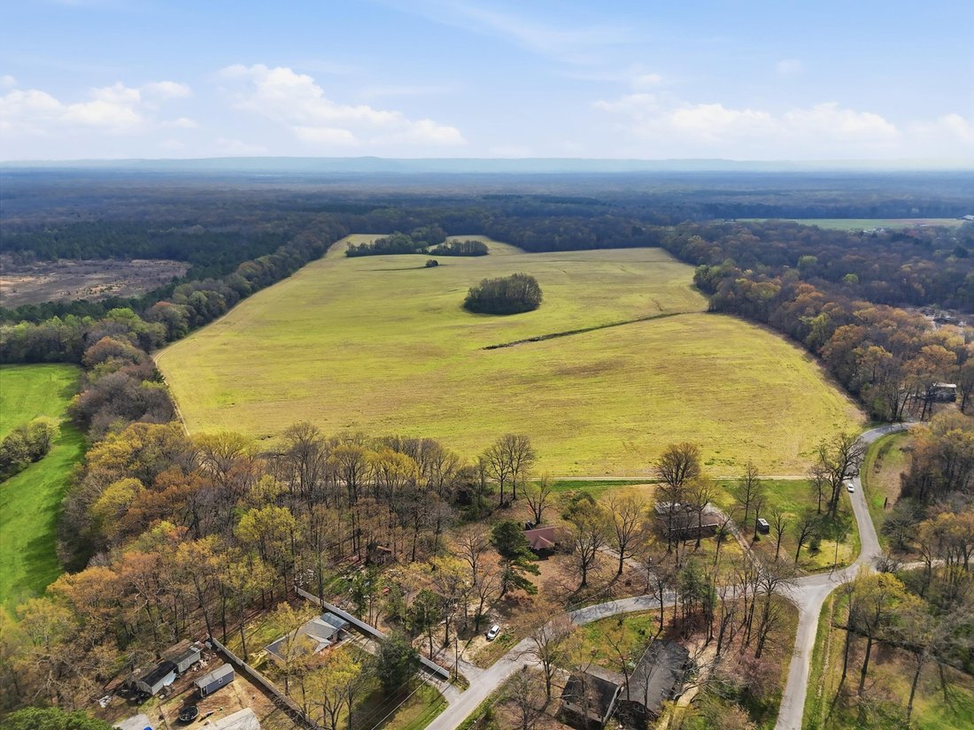 Farm Ranch in Manchester, Tennessee, United States 4 - 17505052