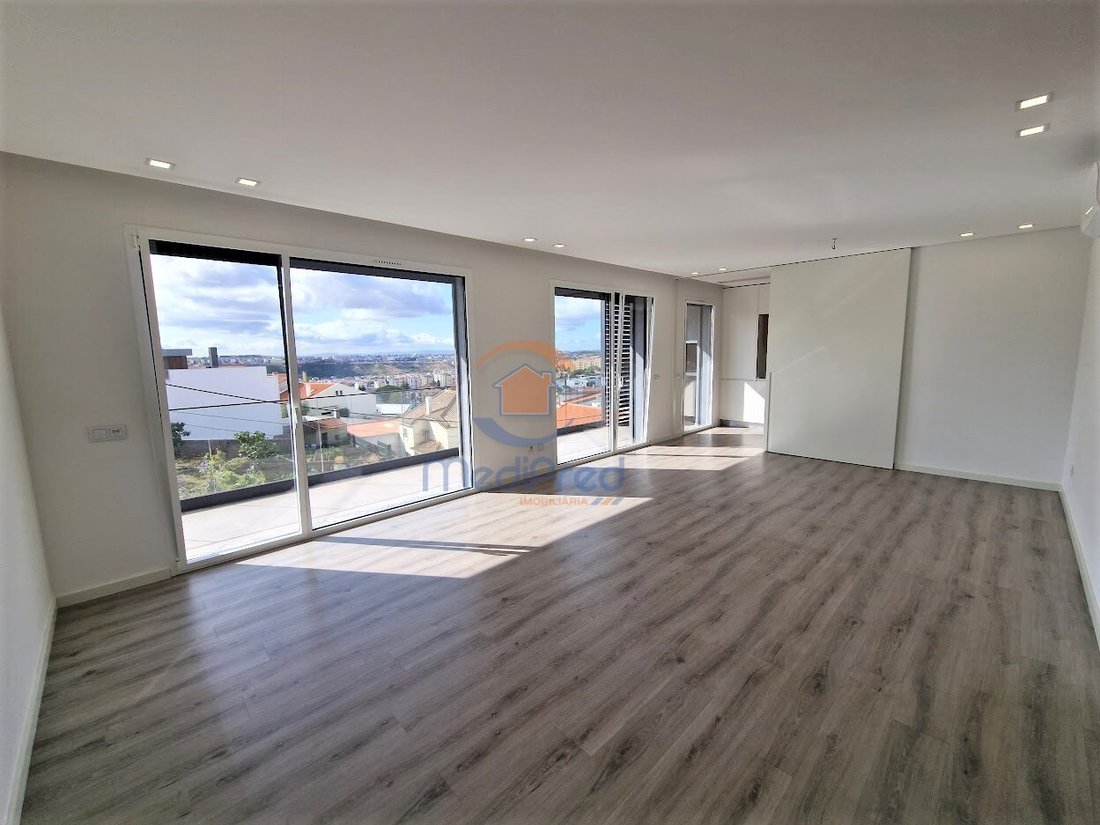 Apartment in Santo António dos Cavaleiros, Lisbon, Portugal 1 - 17515620