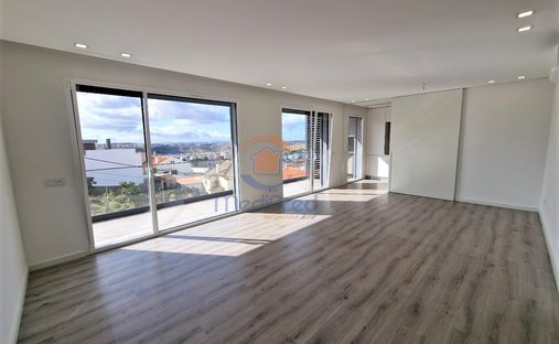 Apartment in Santo António dos Cavaleiros, Lisbon, Portugal 1