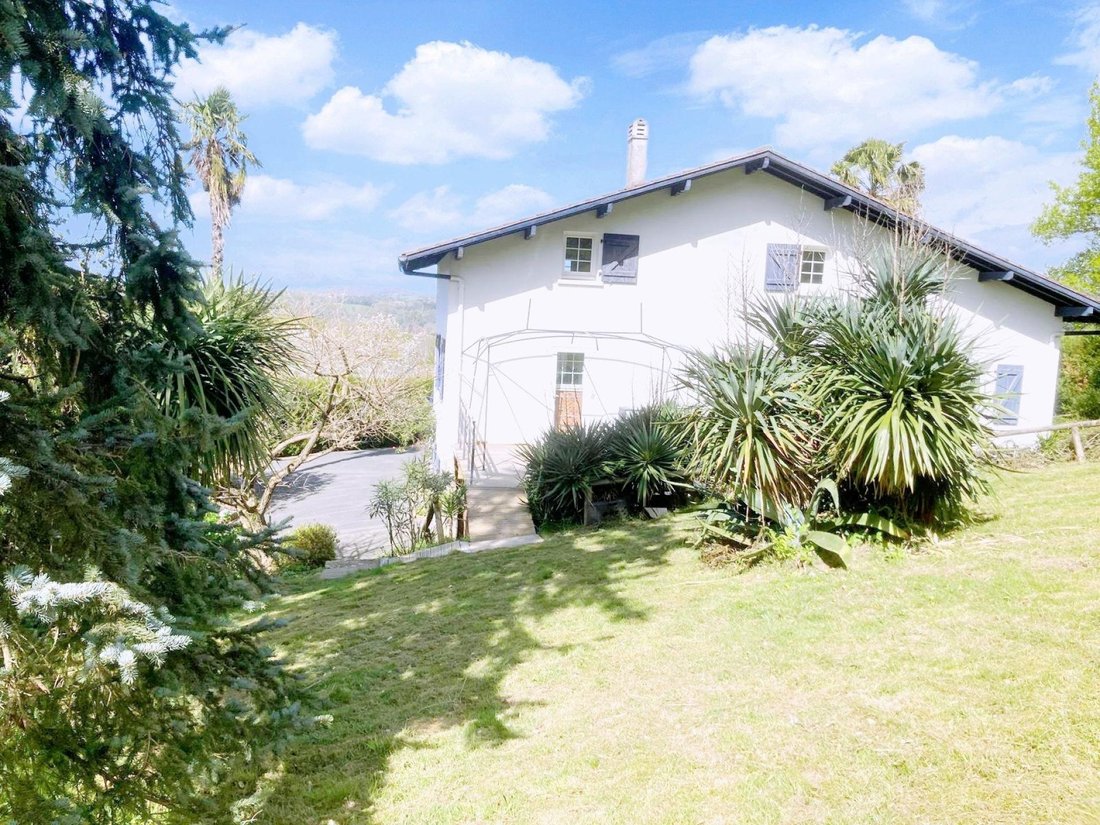House in Cambo-les-Bains, Nouvelle-Aquitaine, France 2 - 17511454
