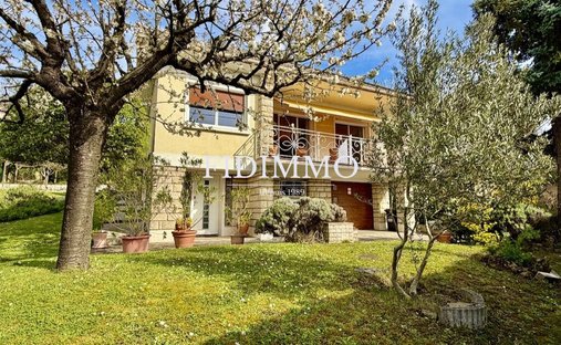 House in Chennevieres-sur-Marne, Ile-de-France, France 1