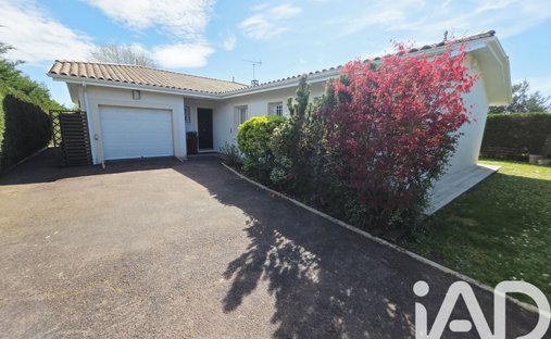 House in Magonty, Pessac, France 1