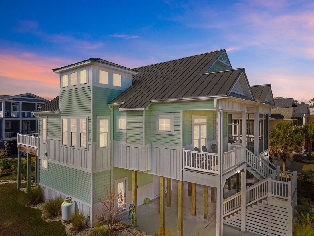Oak Island, North Carolina, United States 4 - 17502717