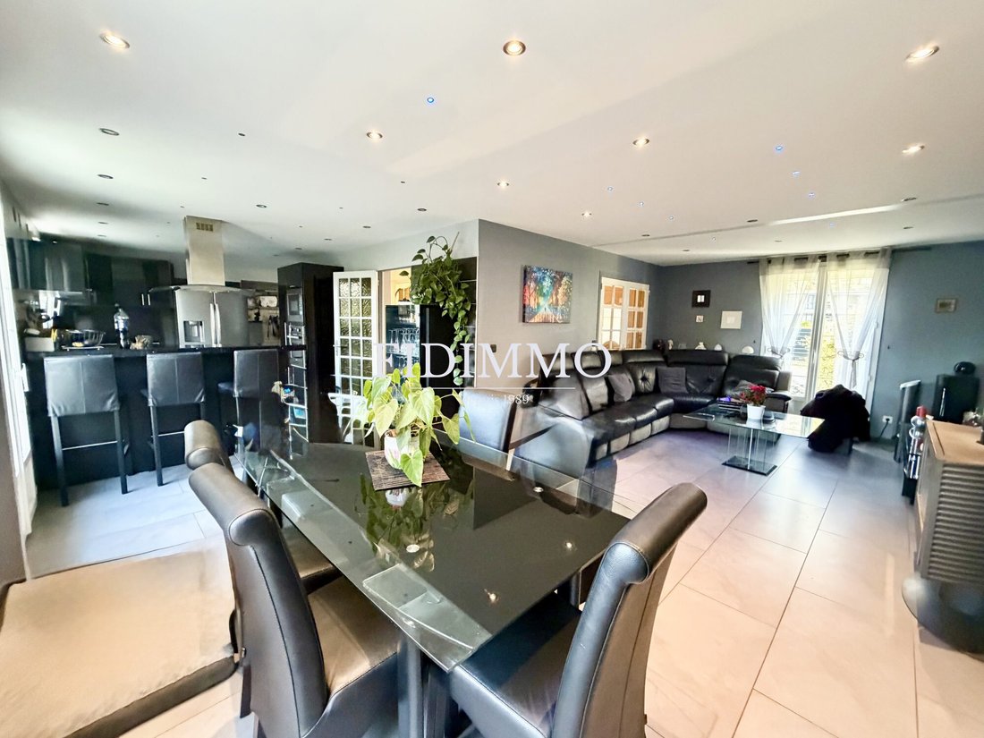 House in Ormesson-sur-Marne, Ile-de-France, France 3 - 17512809