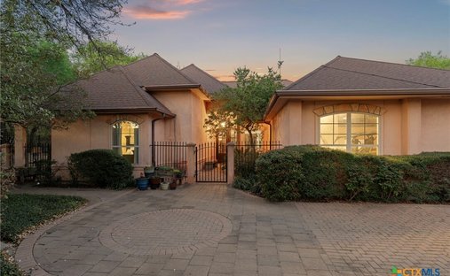 House in Kingsbury, Texas, United States 1