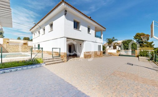 Villa in Chiva, Valencian Community, Spain 1