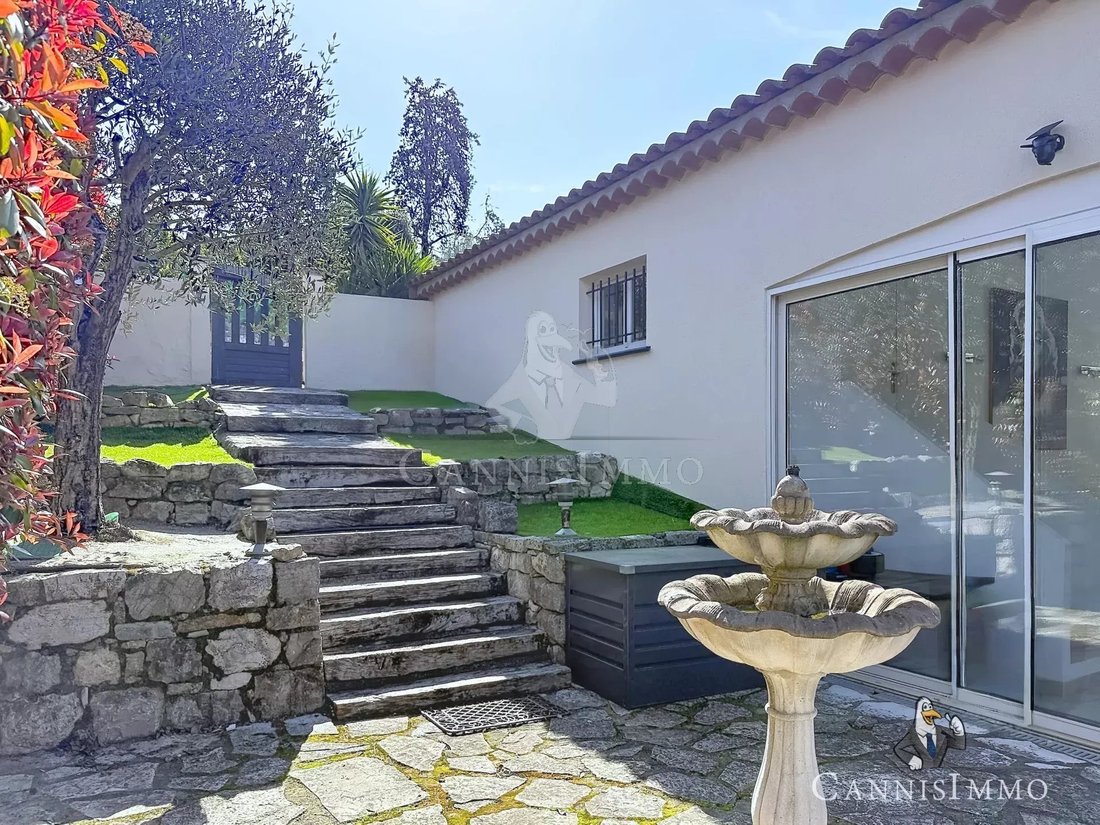 House in Mougins, Provence-Alpes-Côte d'Azur, France 2 - 17497652