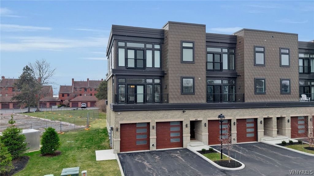 House in Buffalo, New York, United States 1 - 17507995