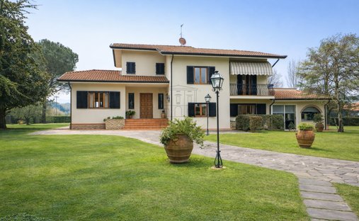 Villa in San Vito, Lucca, Italy 1