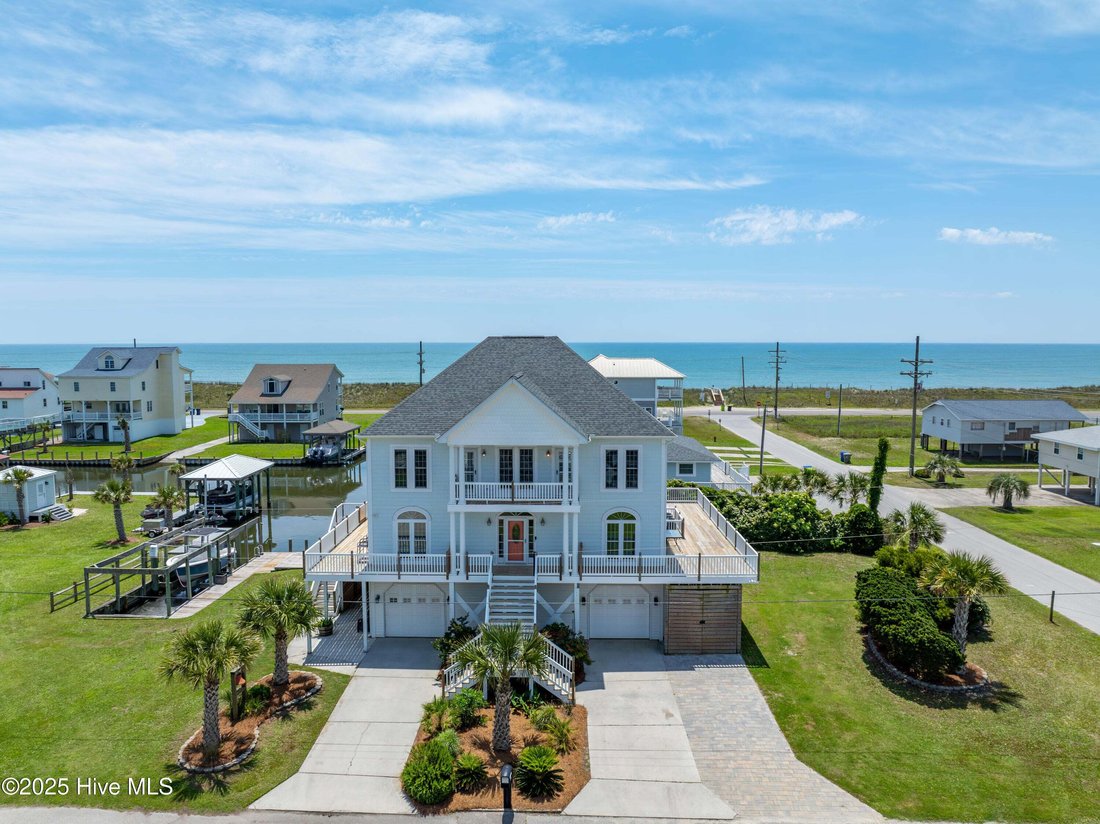 House in North Topsail Beach, North Carolina, United States 1 - 17503181