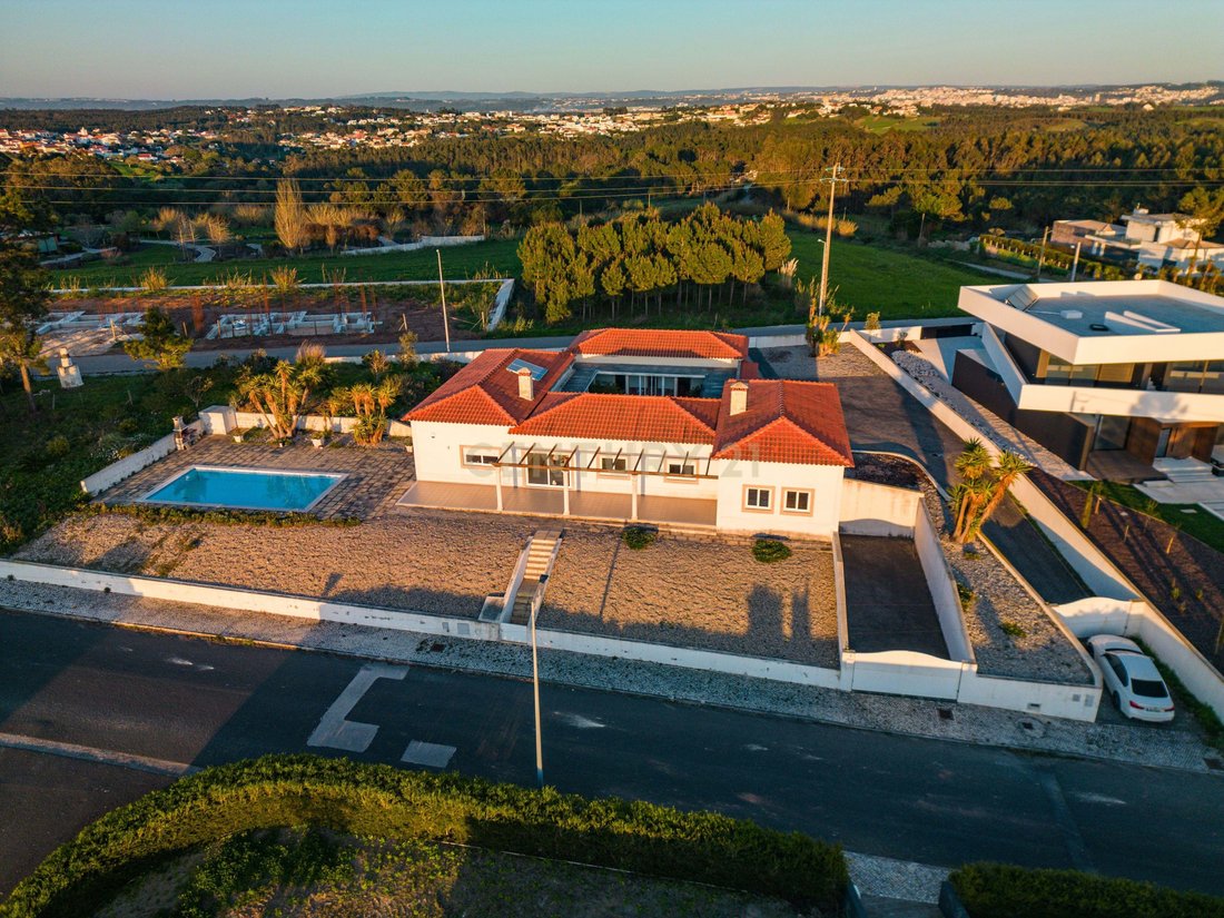 Villa in Nadadouro, Leiria District, Portugal 1 - 17502881