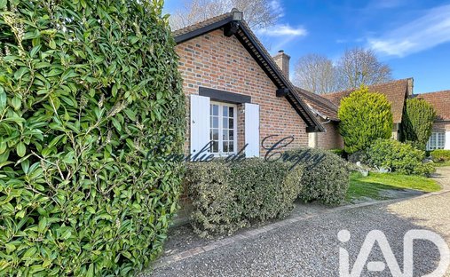 House in Saint-Viâtre, Centre-Val de Loire, France 1