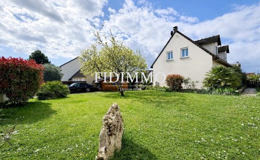 House in Ormesson-sur-Marne, Ile-de-France, France 1