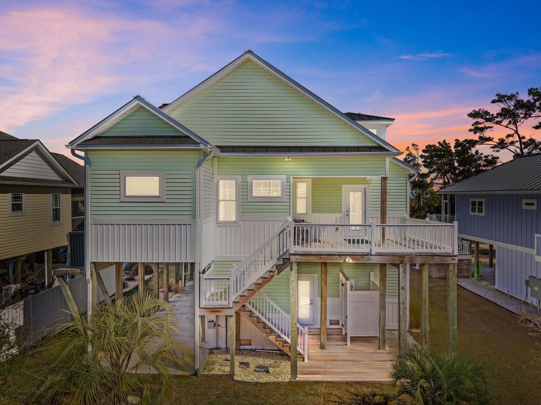 Oak Island, North Carolina, United States 3 - 17502717