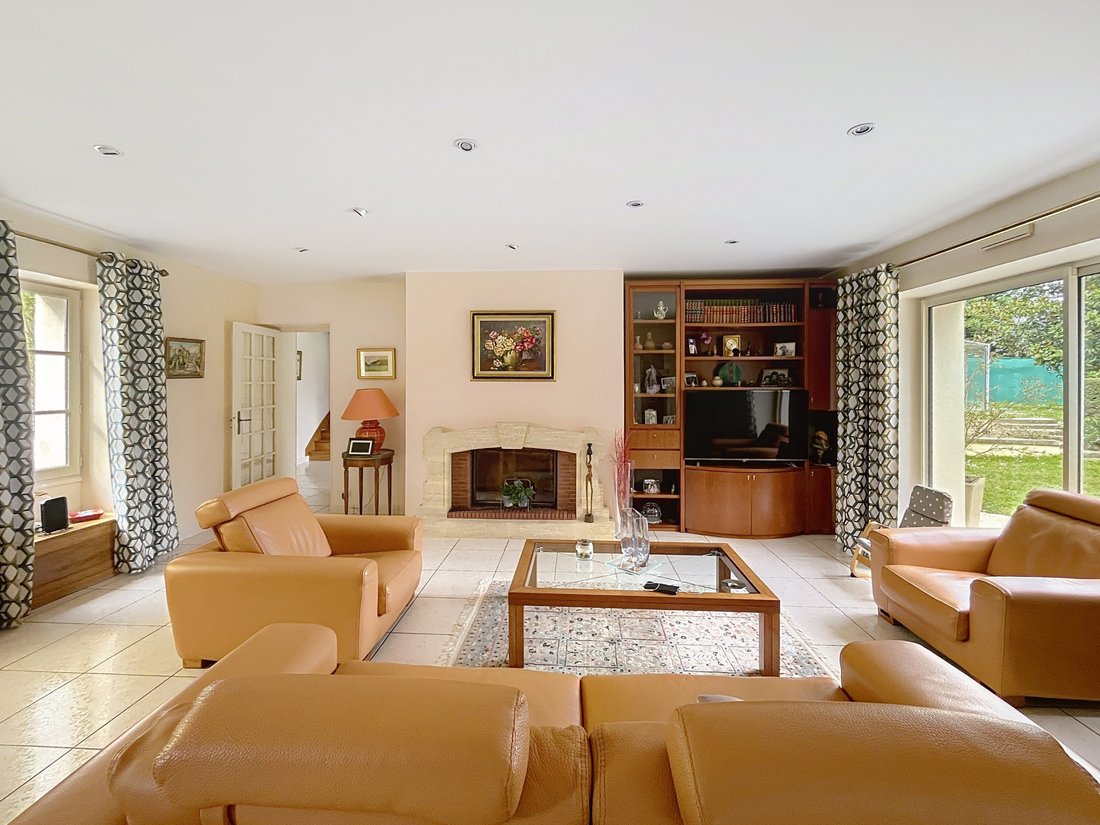 Estate in Milly-la-Forêt, Ile-de-France, France 3 - 17505463