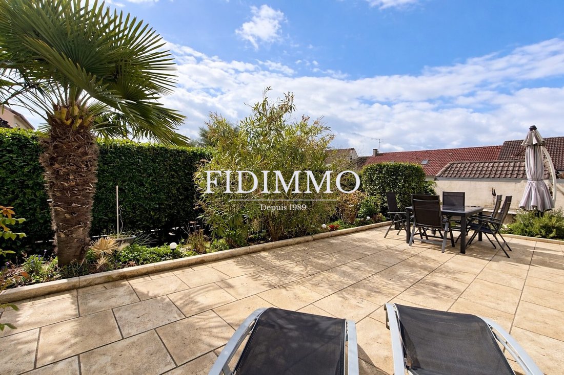 House in Ormesson-sur-Marne, Ile-de-France, France 2 - 17512809
