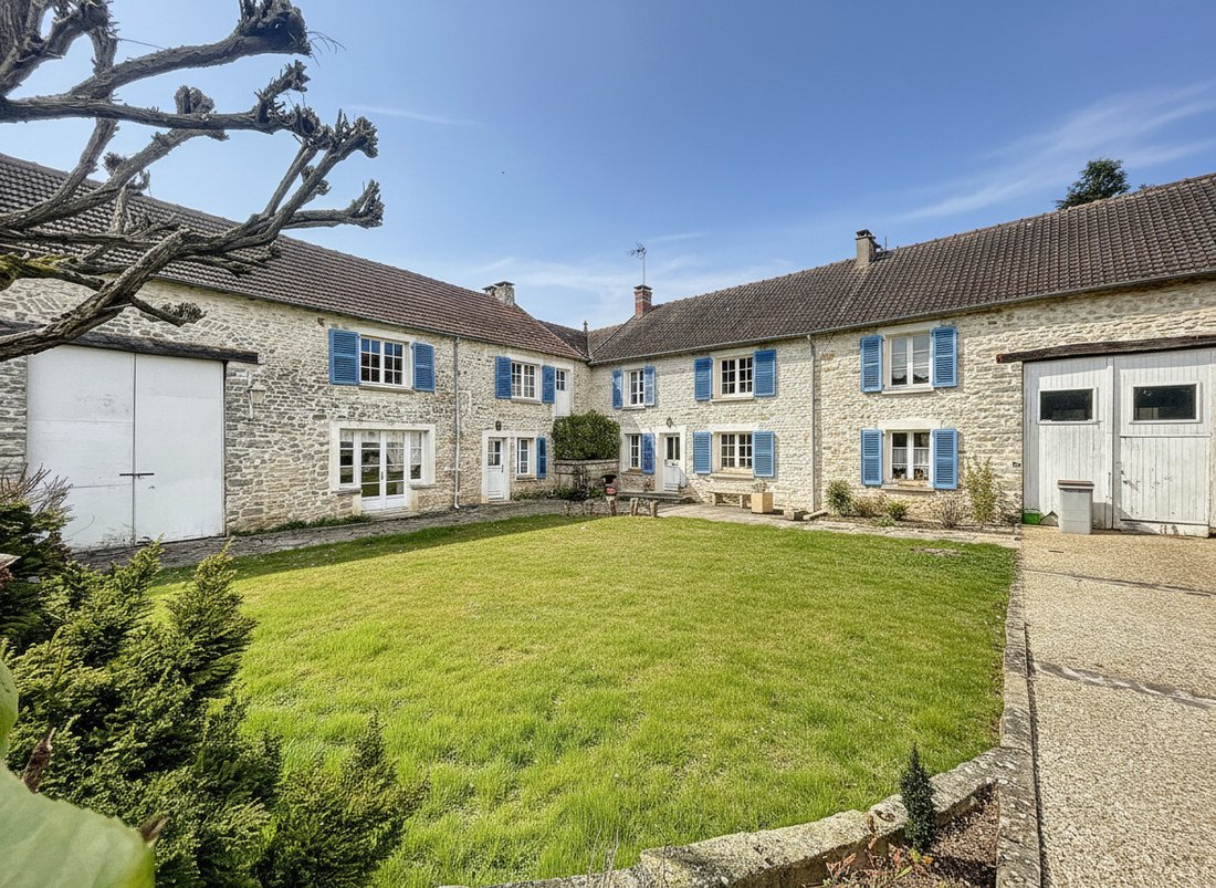 Estate in Milly-la-Forêt, Ile-de-France, France 1 - 17505463