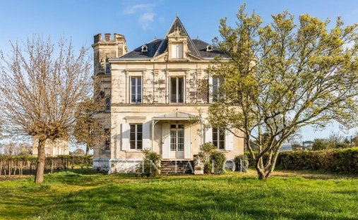 château à Libourne, Nouvelle-Aquitaine, France 1