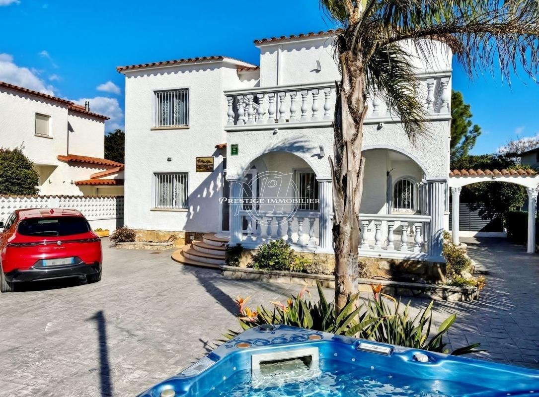 Villa in Empuriabrava, Catalonia, Spain 2 - 17508868