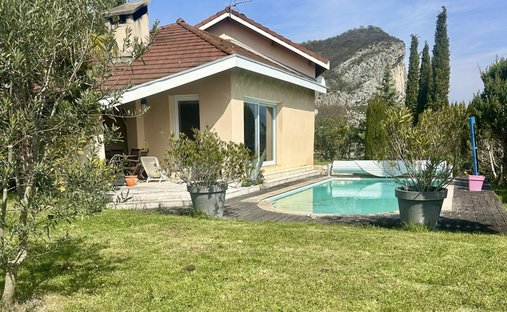 Maison à Le Coteau, Claix, France 1