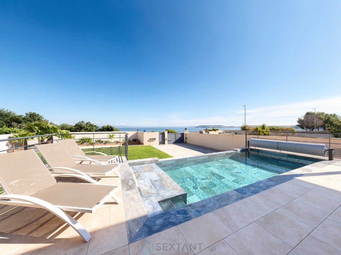 Villa in La Grande Conque-La Romaniquette, Istres, France 2 - 16769950