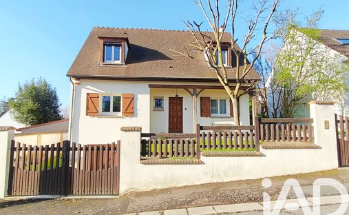 House in Coteaux-Felifeu, Argenteuil, France 1