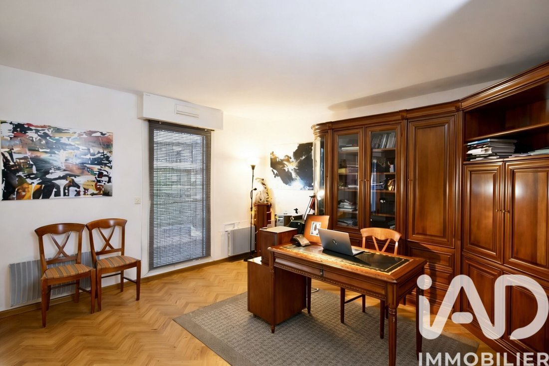 Apartment in Espaces Jeunes, Issy-les-Moulineaux, France 4 - 17512877