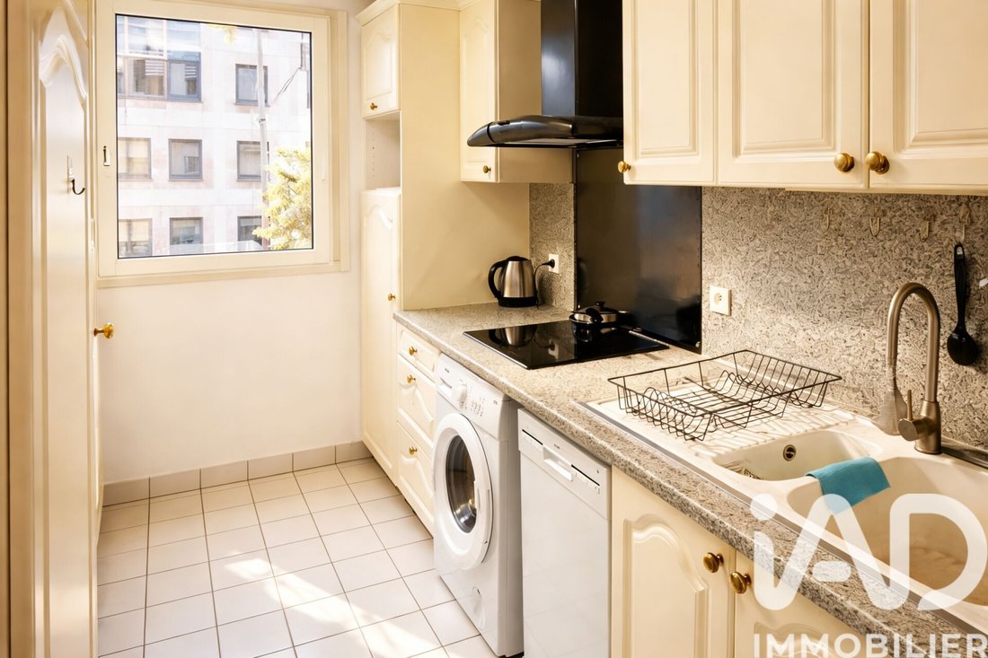 Apartment in Espaces Jeunes, Issy-les-Moulineaux, France 5 - 17512877