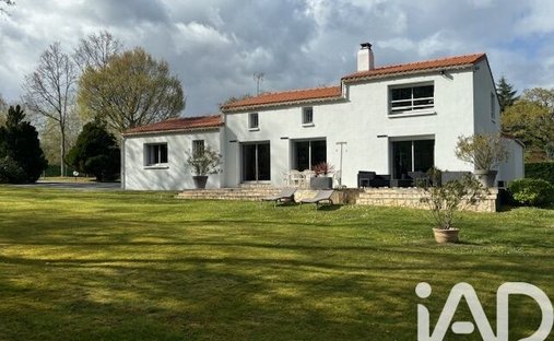 House in Nord, Basse-Goulaine, France 1