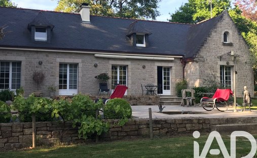 House in Villages, Theix-Noyalo, France 1