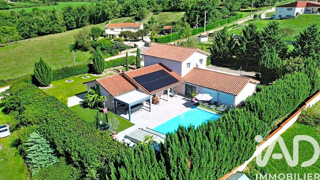 House in Balbigny, Auvergne-Rhône-Alpes, France 4 - 17513901