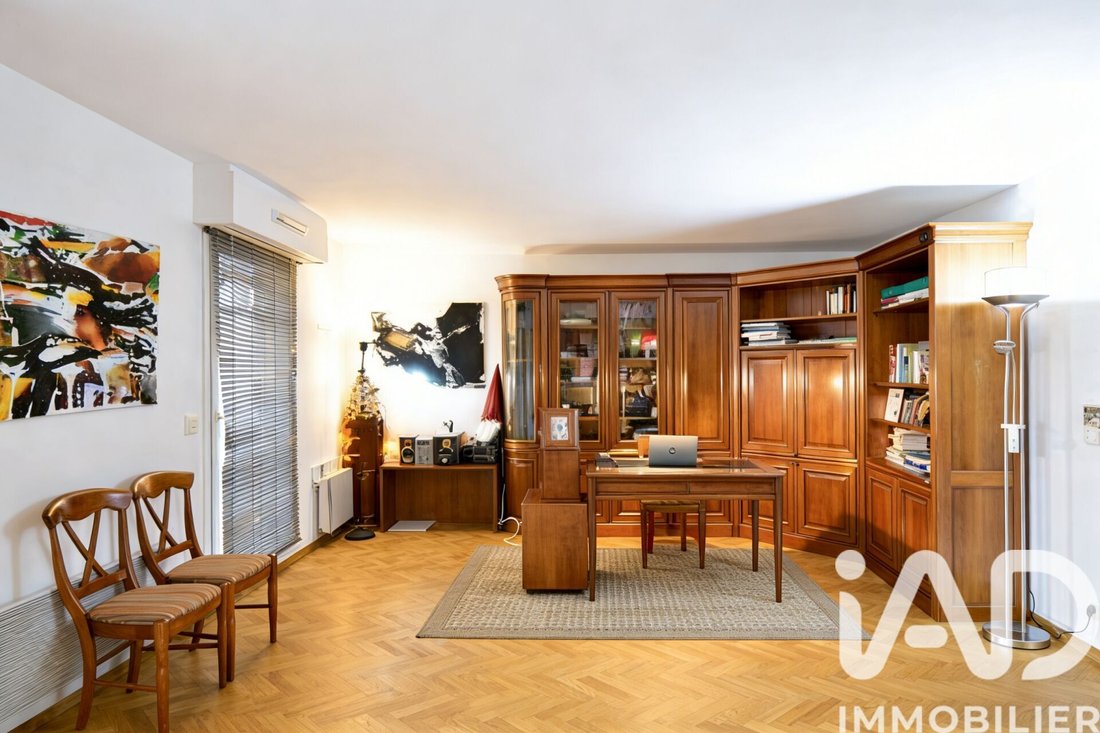 Apartment in Espaces Jeunes, Issy-les-Moulineaux, France 3 - 17512877