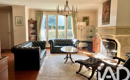 House in Sud, Le Mesnil-le-Roi, France 1