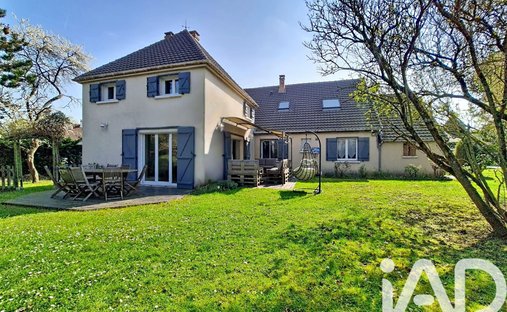 House in Gressy, Ile-de-France, France 1