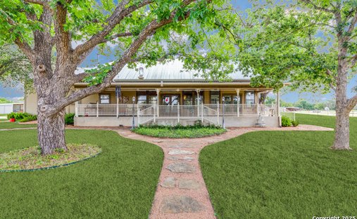 Farm Ranch in Center Point, Texas, United States 1