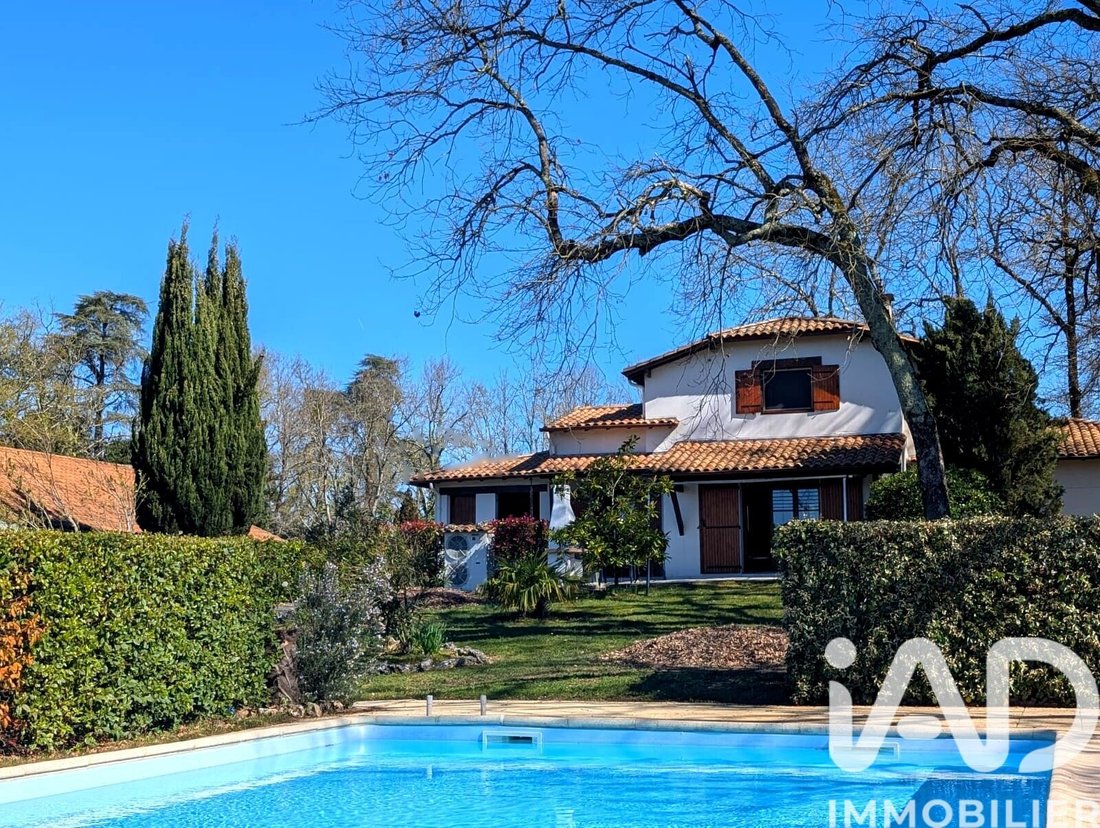 House in Bouliac, Nouvelle-Aquitaine, France 1 - 17513948