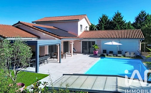 House in Balbigny, Auvergne-Rhône-Alpes, France 1