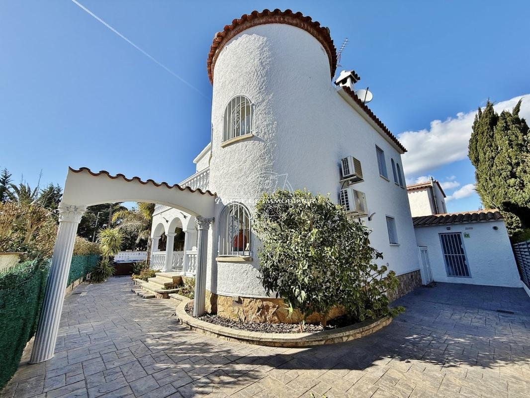 Villa in Empuriabrava, Catalonia, Spain 5 - 17508868