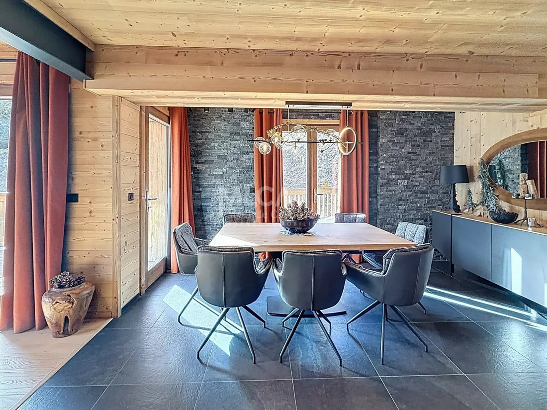 Chalet in Saint-Etienne-de-Tinée, Provence-Alpes-Côte d'Azur, France 4 - 17465052