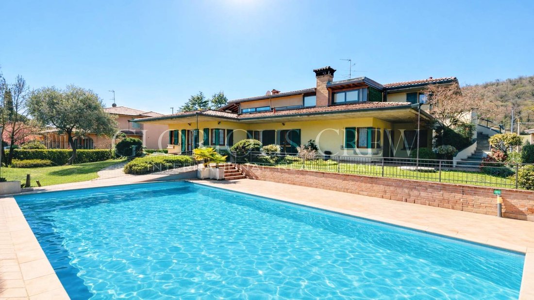 Villa in Provaglio d'Iseo, Lombardy, Italy 1 - 17507583