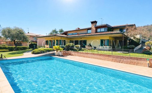 Villa in Provaglio d'Iseo, Lombardy, Italy 1