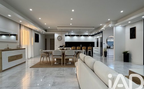 House in Catalins-Gondole, Montelimar, France 1