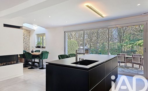 House in Sud Ouest, Lesigny, France 1