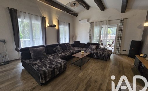 House in Le Revest-les-Eaux, Provence-Alpes-Côte d'Azur, France 1