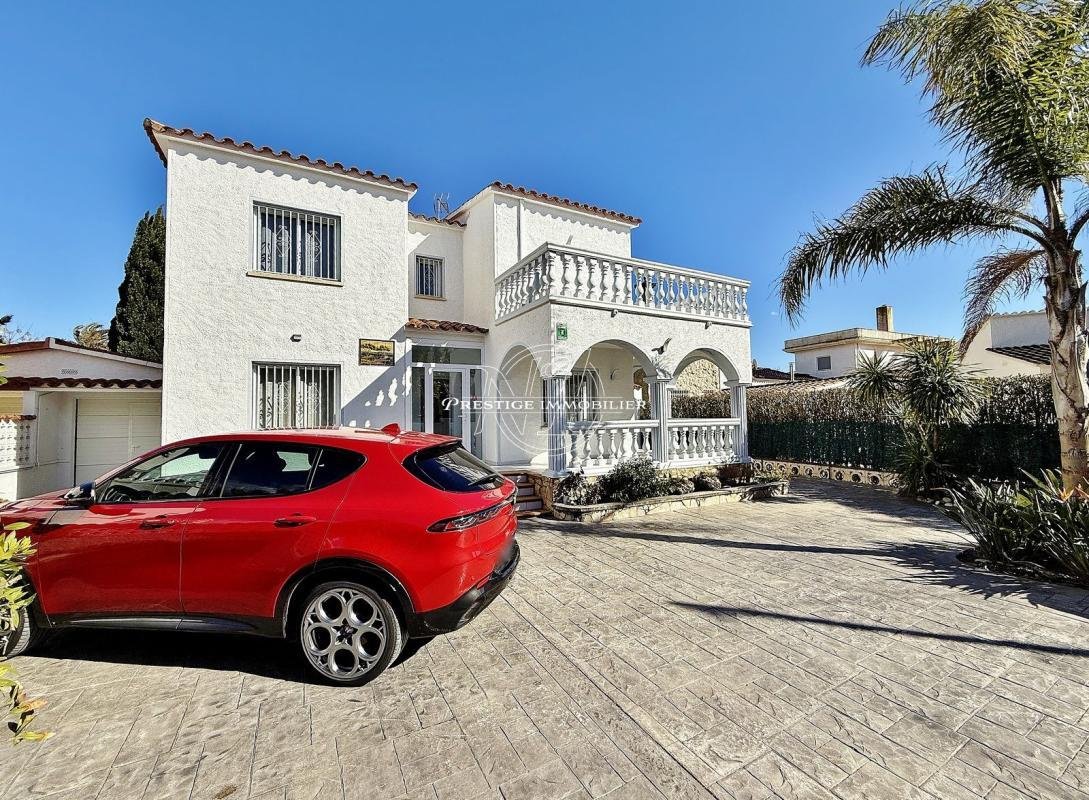 Villa in Empuriabrava, Catalonia, Spain 1 - 17508868