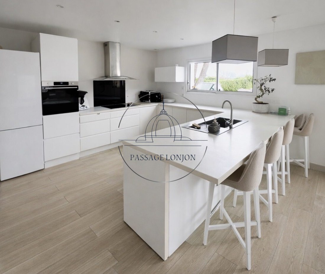 Villa in Bassussarry, Nouvelle-Aquitaine, France 4 - 17512796