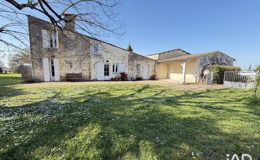 House in Saint-Émilion, Nouvelle-Aquitaine, France 1