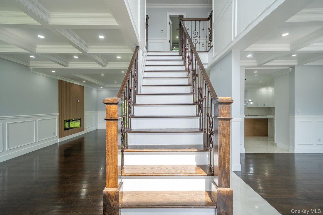 House in Syosset, New York, United States 4 - 16978906
