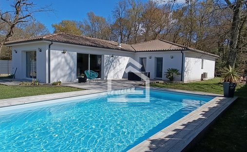 House in Centre Bourg, Le Taillan-Médoc, France 1