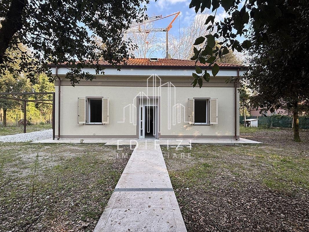 House in Ronchi, Massa, Italy 1 - 17515542